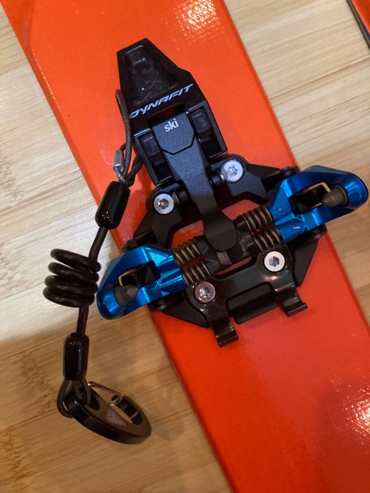Set schiuri de tura, clapari, legaturi si piei de foca Dynafit