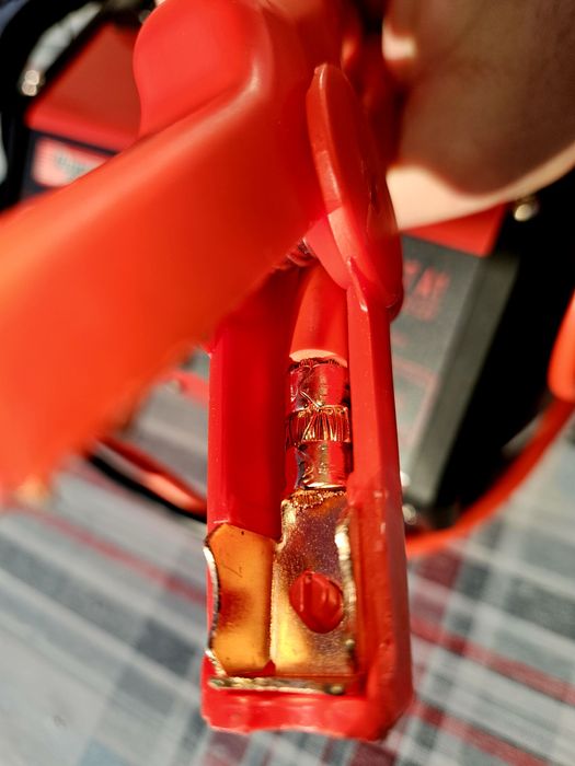 Зарядно (станция) за зареждане на акумулатори Ultimate Speed