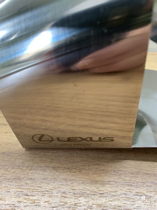 Поставка за бутилка Lexus