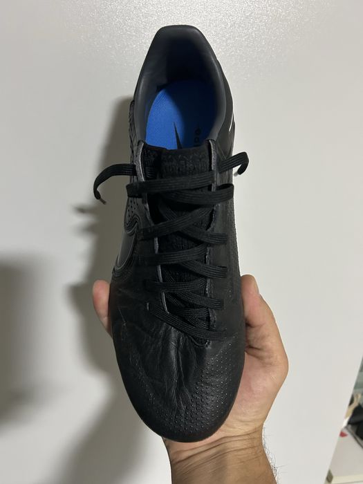 Ghete Nike Legend 9 aproape noi marimea 40