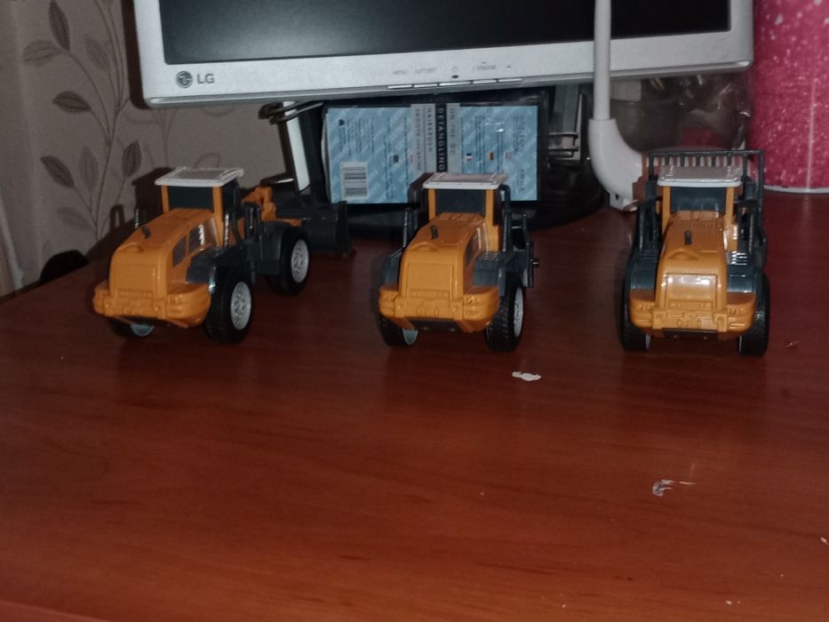 Продам детские машинки