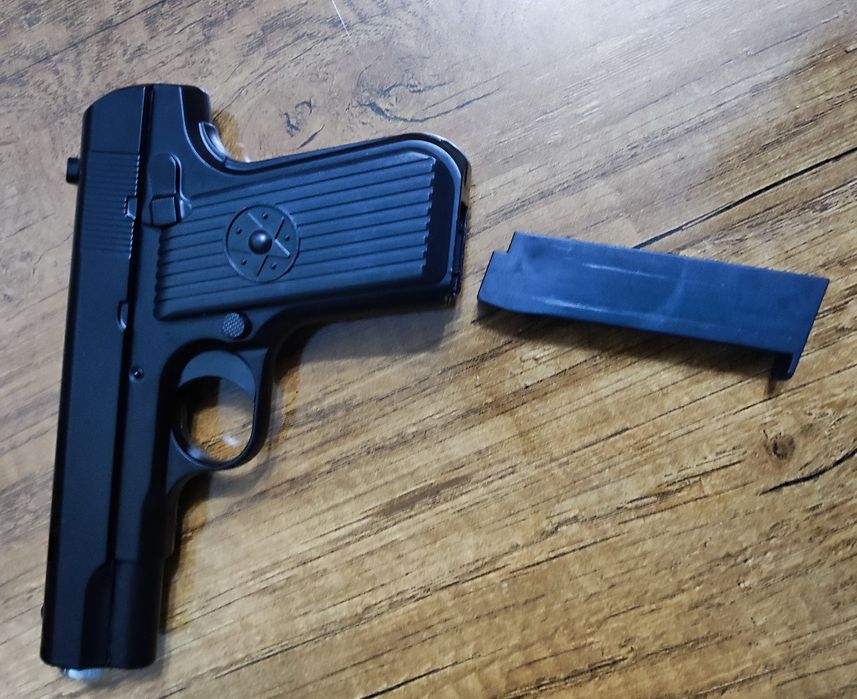 Пистолет стреляет с орбизами