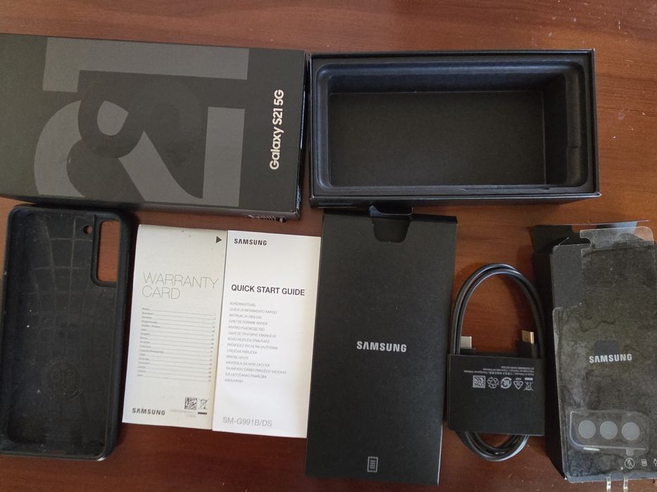 Продавам смартфон SAMSUNG- Galaxy S21 5G,