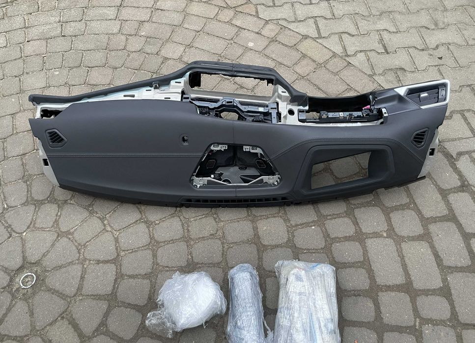 BMW G20 / G22 plansa de bord HUD - facelift LCI - cusuta in piele M4