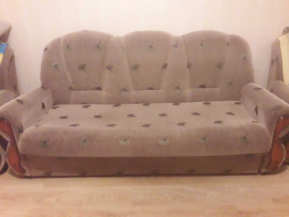 Продам диван раскладной и два кресла