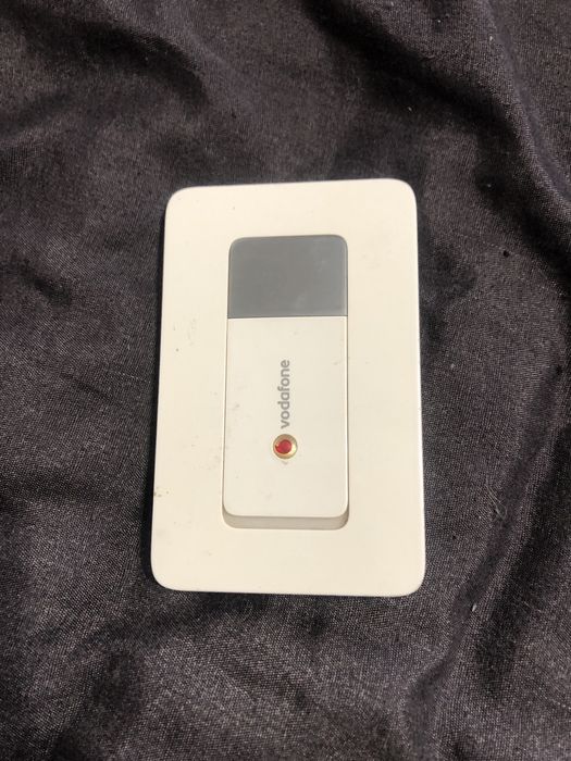 Router wifi portabil functioneaza ori ce cartela sim