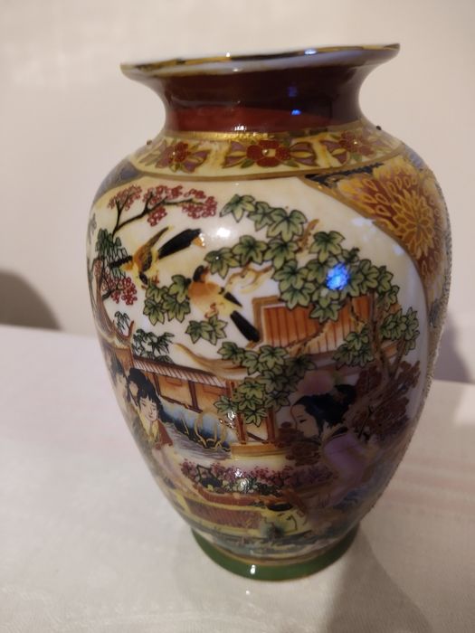 Фарфоровая ваза..