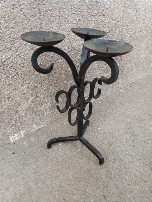 Свещник от ковано желязо за три свещи