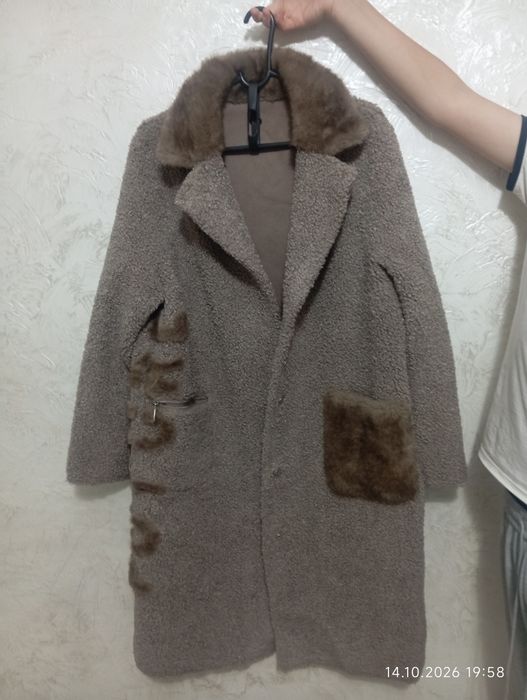 Ең әдемі шуба қыстық киім сатылады.
