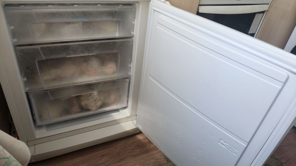 Холодильник Indesit