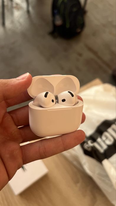 AirPods 4 air ANC