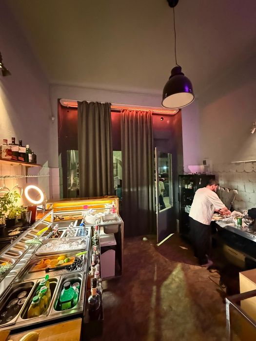 Vând afacere la cheie - cocktailăria.ro, firmă și spațiu comercial ultracentral