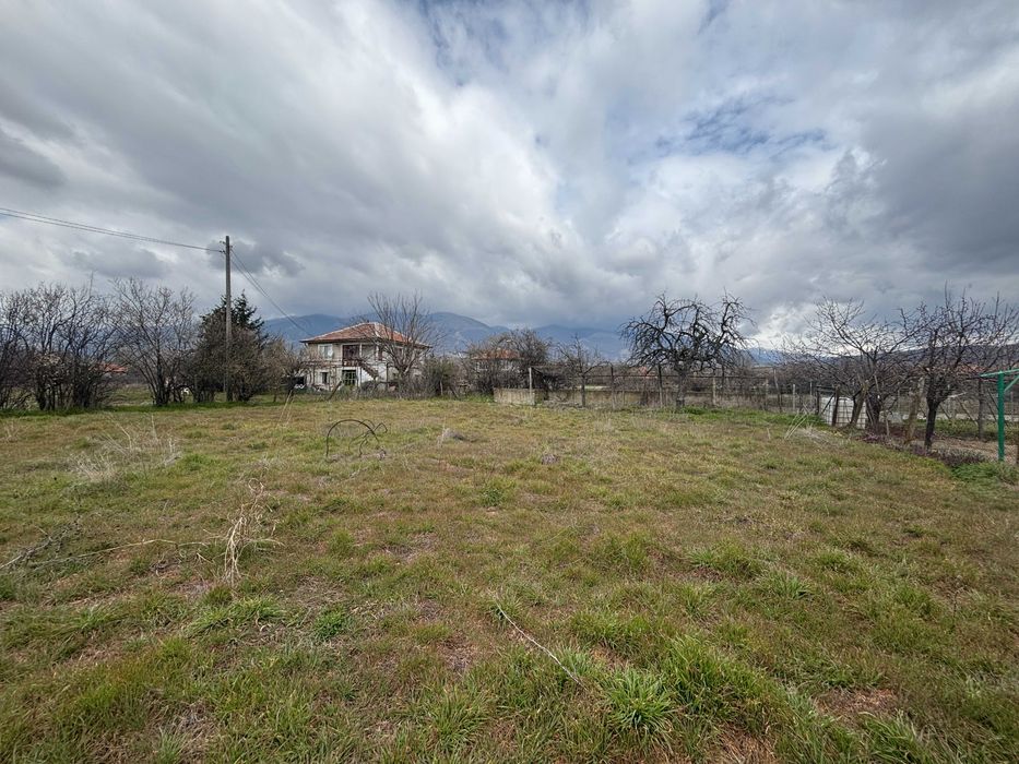 КЪЩА с ГОЛЯМ ДВОР в с. Васил Левски