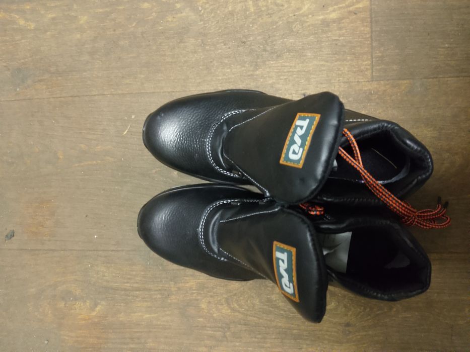 Ботинки рабочие. Новые 42 размер