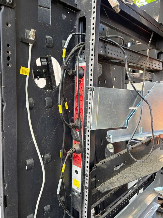 Rack server 2000x1000