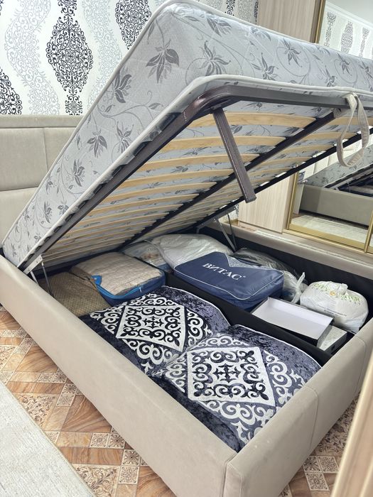 Продам 2х спальную кровать