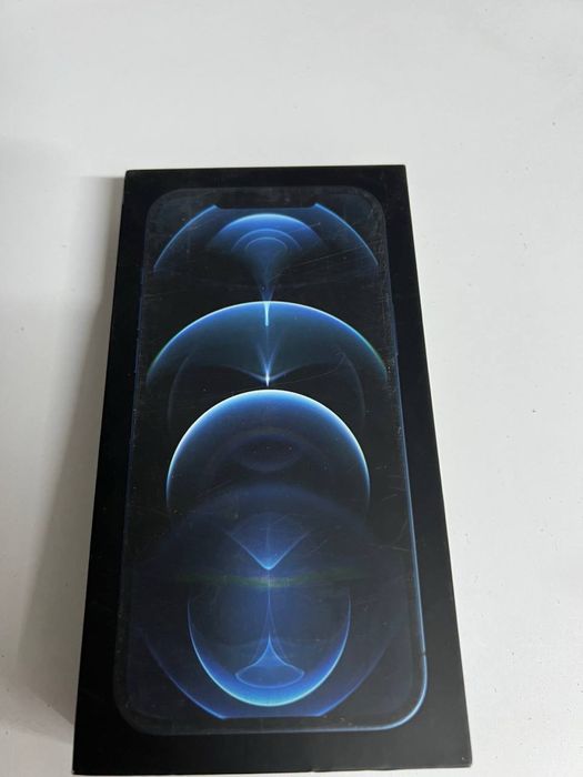 продается коробка 12 про макс