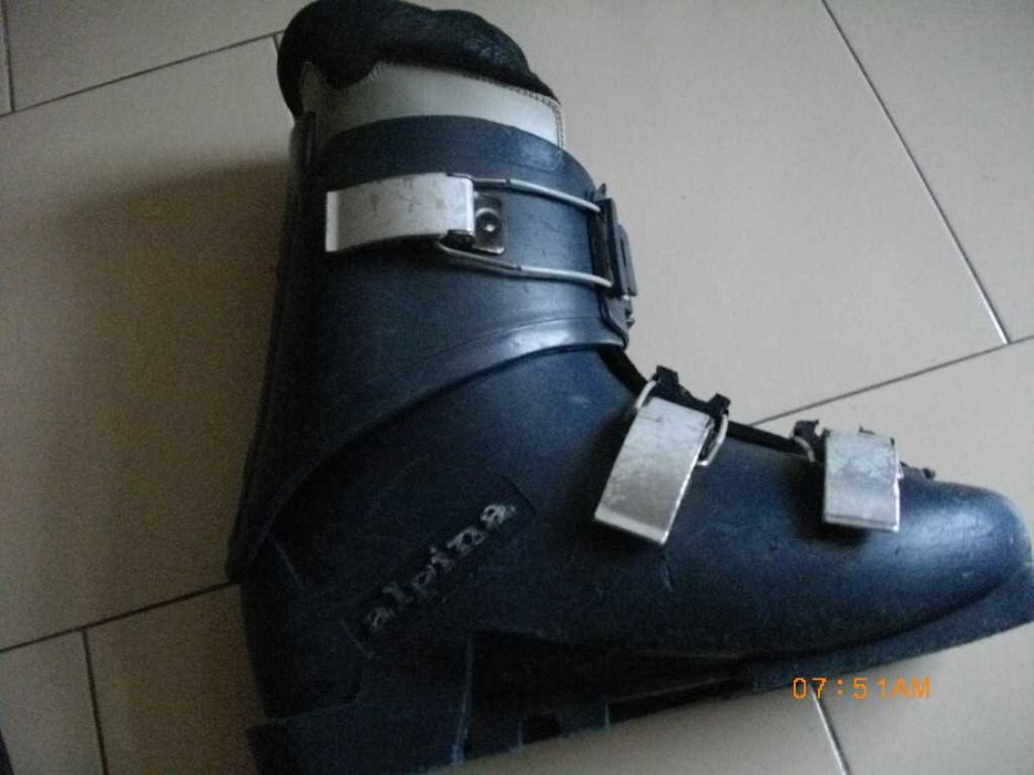 Продавам два чифта  скиорски обувки мъжки и дамски