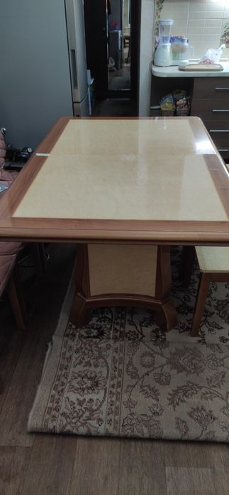 Стол со стульями