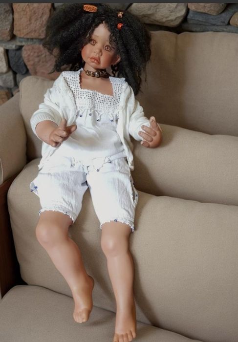 Papusa de Colectie ,Georgina Whalley  . 89cm. 
Prwt 500 lei