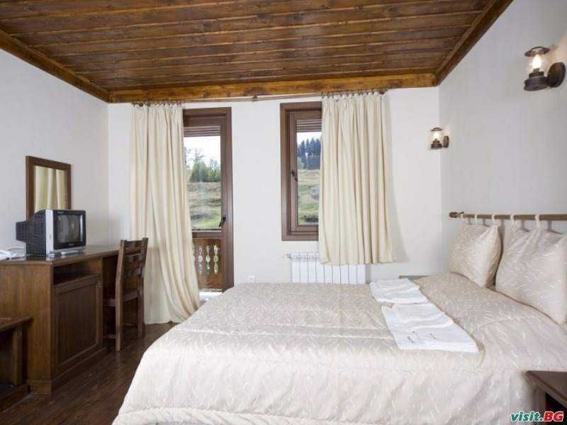 Продава се Хотел в Копривщица - 1200 кв.м за 255 €/кв.м - Снимка #16