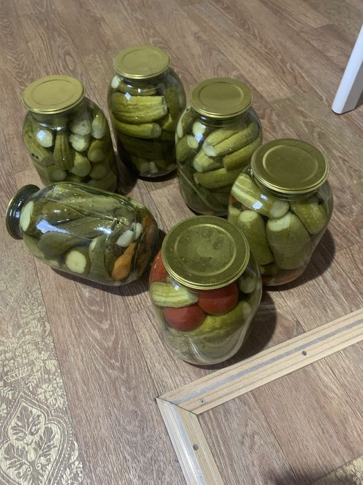 Соленья. огурцы и помидоры