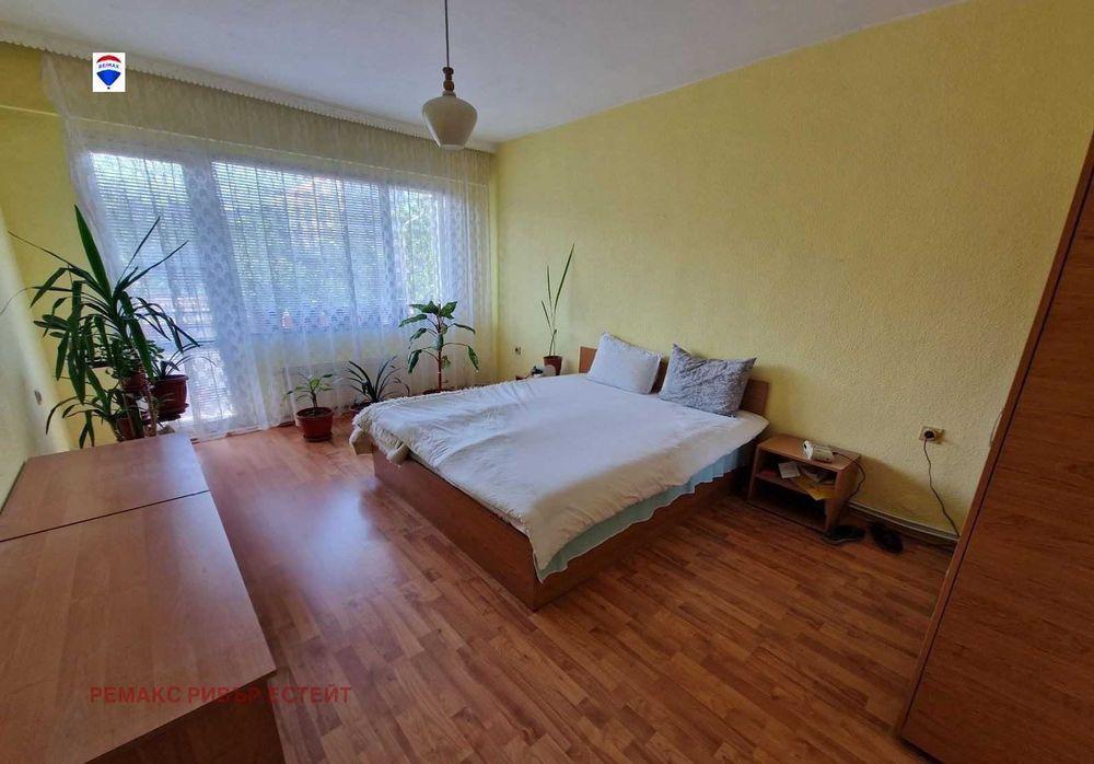 Продава се Четиристаен апартамент в Русе, Родина 1 - 114 кв.м за 1141 €/кв.м - Снимка #4