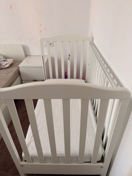 Patut Bebe Nido economic din lemn, cu roți