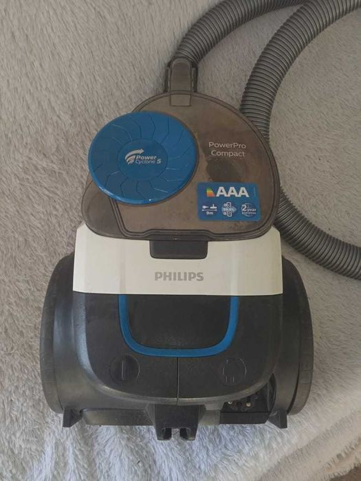 современный пылесос Philips