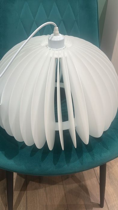 Продам люстру.       .