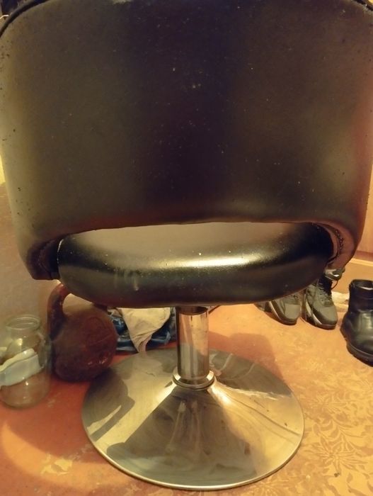 Парикмахерское кресло