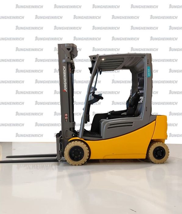 Jungheinrich EFG 320 Electrostivuitor Jungheinrich EFG 320, capacitate 2000 kg
