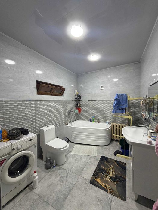 Гулистон Обод махаллада 8 сотик 6 хона Зор ховли сотилади.