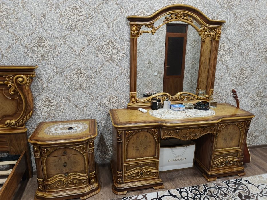 Роскошный китайский спальный гарнитур (полный комплект, 6 предметов)