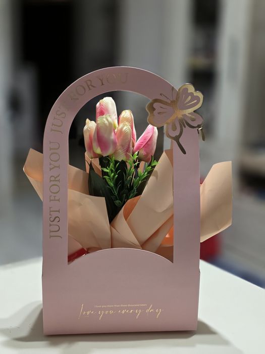 Aranjamente florale 1 Martie,8 Martie - Buchete de flori artificiale