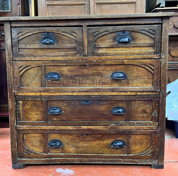 Комоды, антиквариат.