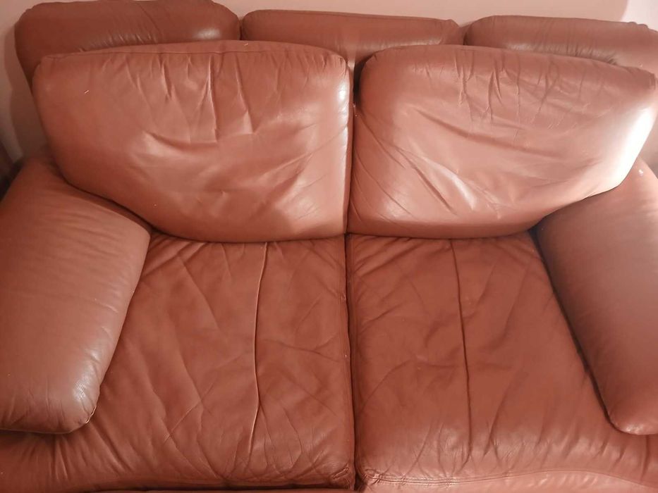 Кожена холна гарнитура: Дивани Тройка/ 3-ка, Двойка/ 2-ка, 2 табуретки