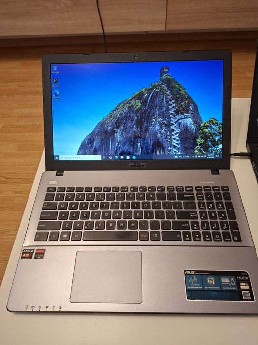 Laptop ASUS R510DP-XX118D, HDD 1tb, SSD 256Gb, 4gb RAM, procesor AMD Quad-Core A10-5750M, video 8670M