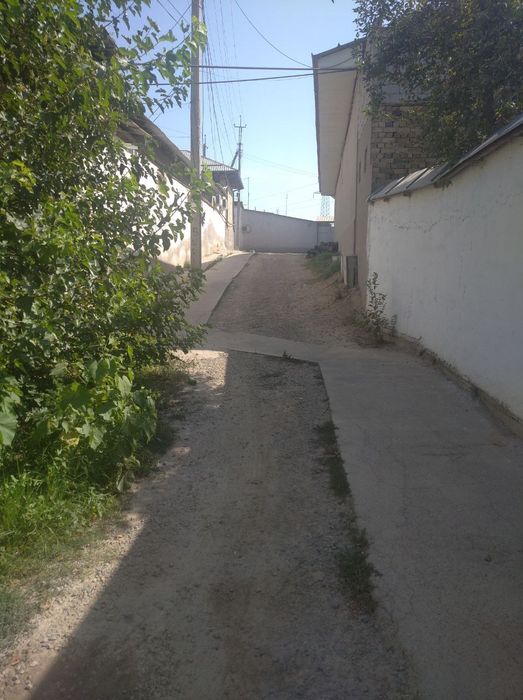 Uchastka sotiladi yer narxida Bek baraka bozori orqasida 100-150 metr