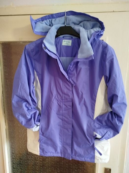 Продавам зимно яке (спортно) за 13 годишна възраст.Црна 30лв.