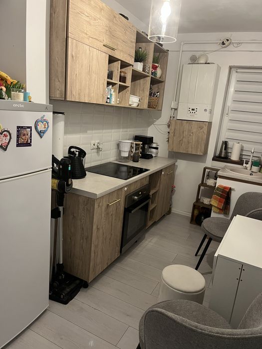 Vand apartament cu o camera,bucatarie,baie ,terasa si balcon