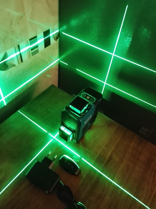 Nivel laser Makita cu 16 linii