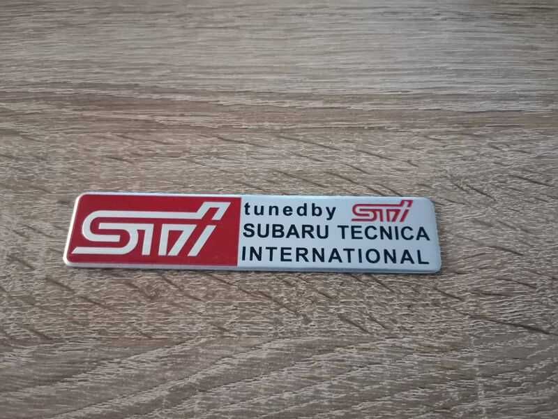 Subaru Tuned by STI емблема сребристо с червено