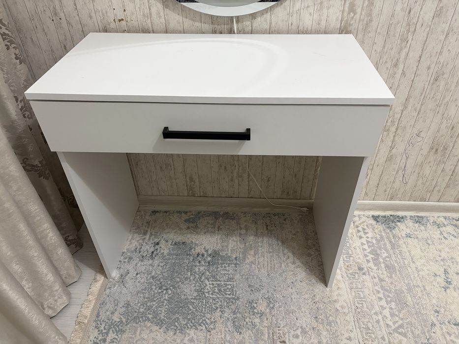 Туалетный столик