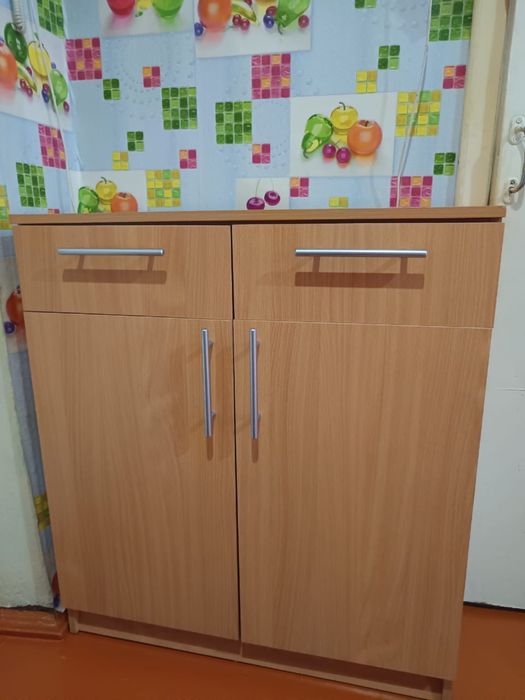 Продам тумбу недорого.