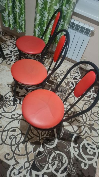 Продам стулья количество 3 штуки