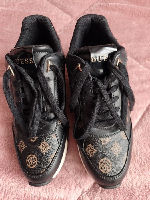 Дамски кецове Guess