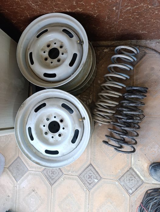 Vaz 2102, vaz 2106 purujina sotiladi.