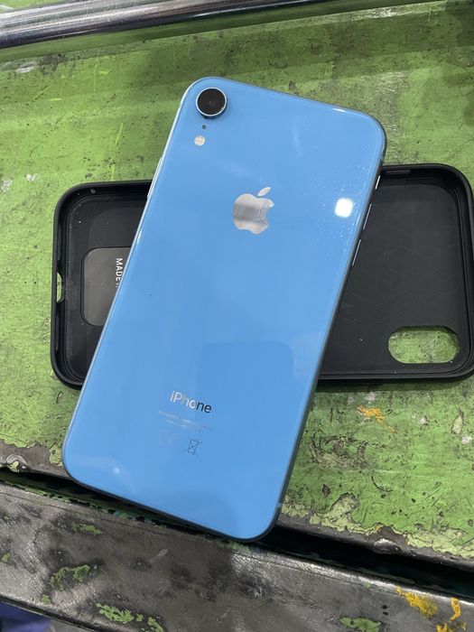 Продам Айфон XR в хорошем состоянии
