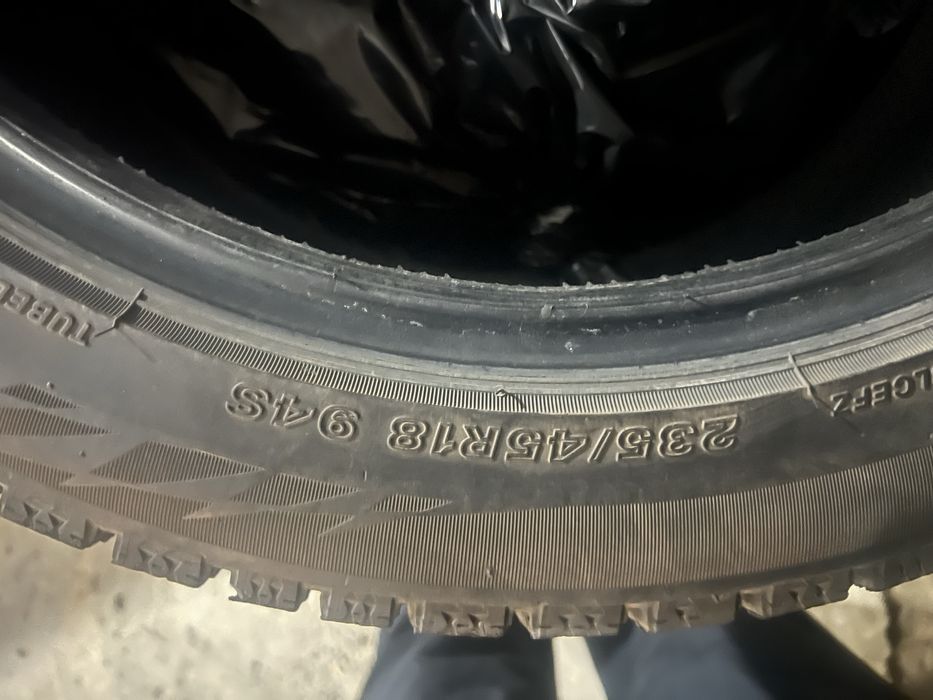Шины зимние 235/45/18 bridgestone
